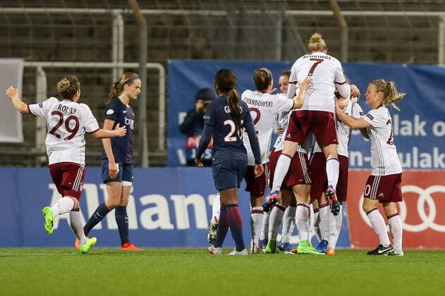 Muenchen, Germany, 23.03.2017, Champions League Viertelfinale, Frauen, FC Bayern Muenchen - Paris Saint-Germain, Tor zum 1:0 Torschuetze Vivianne Miedema (FCB) wird bejubelt ( DeFodi507