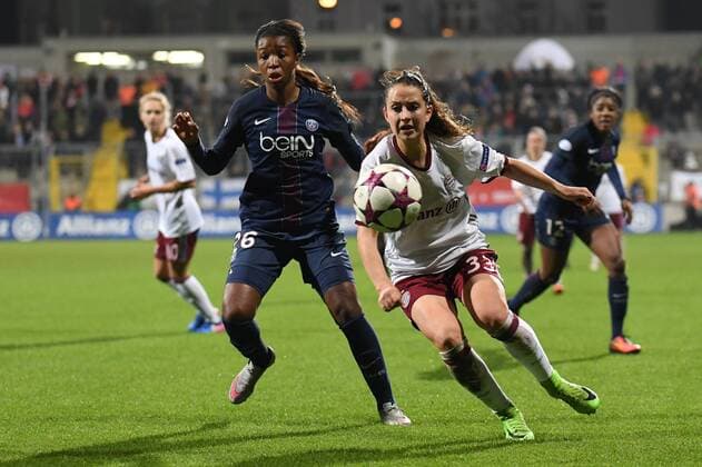 v.li.: Grace Geyoro (Paris Saint-Germain, PSG, 26) Sara Ilonka Däbritz (Sara Daebritz, FC Bayern München, FCB, 33) im Zweikampf, Duell, duel, tackle, Dynamik, Action, Aktion, Fussball, UEFA Women s Champions League, FC Bayern München - Paris Saint-Germain, xslx