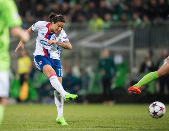 Bilder des Tages - SPORT Tor zum 0-2: Torschuetzin Dzsenifer Marozsan (LYO) erzielt den Treffer. Fussball Frauen international: UEFA Championsleague, Saison 2016 2017, Viertelfinale Hinspiel: VfL Wolfsburg - Olympique Lyonnais in Wolfsburg, Deutschland am 23.03.2017,