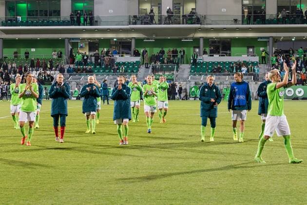 VfL Wolfsburg bedankt sich bei den Fans; Enttäuschung, enttäuscht, Frustration, disappointed, Fußball, Frauen, UEFA Women s Champions League, VfL Wolfsburg - Olympique Lyonnais, xprx