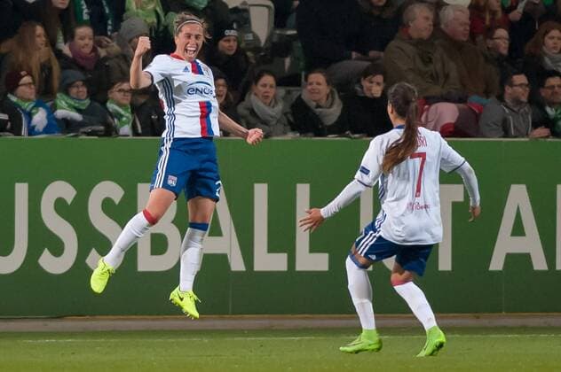 v.li.: Torschützin Camille Abily (Olympique Lyon, 23) und Amel Majri (Olympique Lyon, 7) mit Torjubel, Jubel, Freude über das Tor zum 0:1, Fussball, UEFA Women s Champions League, VfL Wolfsburg - Olympique Lyon, xobx