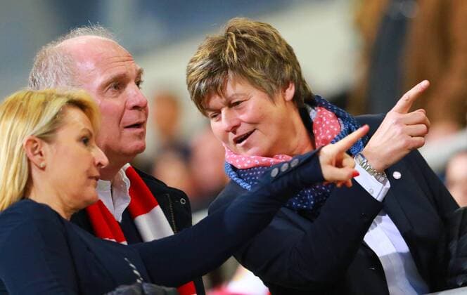 Präsident Uli Hoeneß, Managerin Karin Danner (re.) (FC Bayern München) Frauenfussball CL 23.03.2017 Grünwalderstadion FC Bayern München - Hibernian Ladies