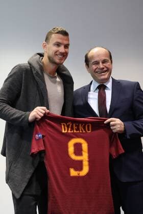 (170324) -- SARAJEVO, March 24, 2017 -- The captain of the football team of Bosnia and Herzegovina (BiH) and AS Roma s striker Edin Dzeko (L) and the Minister of Civil Affairs of BiH Adil Osmanovic pose for a photo in Sarajevo, BiH, March 24, 2017. The Ministry of Civil Affairs of BiH awarded Edin Dzeko with the State Award for Sports in 2016 on Friday. ) (SP)BOSNIA AND HERZEGOVINA-SARAJEVO-FOOTBALL-EDIN DZEKO HarisxMemija 