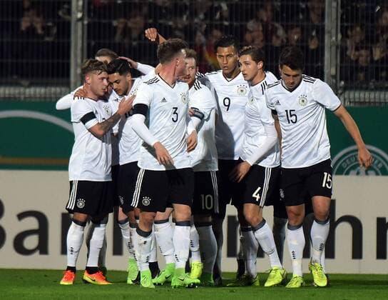 Fußball, U21 Länderspiel, Deutschland - England 24.03.2017, xhbx, Fussball Freundschaftsspiel, Deutschland U21 U 21 - England U21, emspor, v.l. Torjubel, Goal celebration, celebrate the goal 1:0 durch Nadiem Amiri (Deutschland U21) Wiesbaden