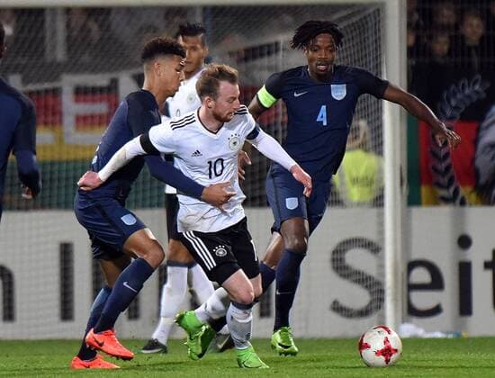 24.03.2017, xhbx, Fussball Freundschaftsspiel, Deutschland U21 U 21 - England U21, emspor, v.l. Mason Holgate (England U21), Maximilian Arnold (Deutschland U21), Nathaniel Chalobah (England U21) Wiesbaden