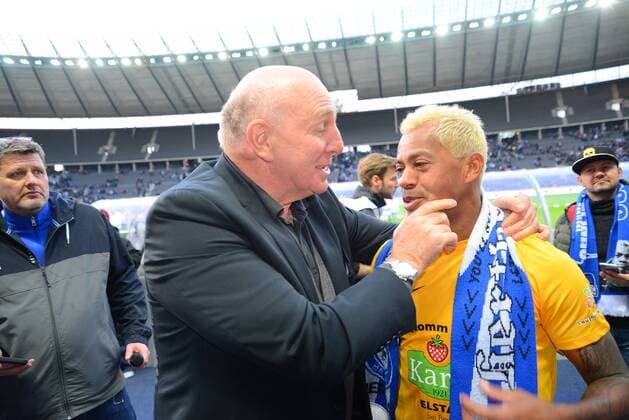 Bilder des Tages - SPORT 25.03.2017 ,Deutschland, Berlin, Olympiastadion Magische Momente mit Marcelinho! Abschiedsspiel Bild zeigt: emotionaler Abschied von Marcelinho hier mit Dieter Hoeness