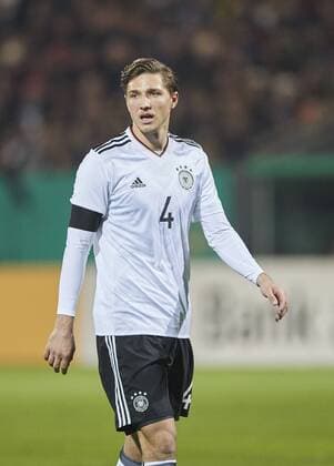 Niklas STARK, DFB U21 U 21 Nr.4 Halbfigur , Aktion, Einzelbild, Portrait, Portraet, Einzelaktion U21 DEUTSCHLAND - ENGLAND 1-0 U21 Freundschaftsspiel, friendly match, Deutsche Fussball Nationalmannschaft, DFB U21 am 24.03.2017 in Wiesbaden.