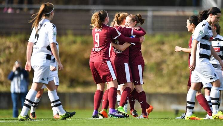 Jubel, Freuen, celebrate, happy, cheer , Goal Celebration SGS Essen zum 0:1, Fussball, Allianz Frauen-Bundesliga, Borussia Mönchengladbach - SGS Essen, xmkx