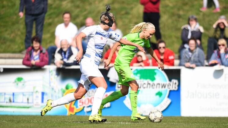 Laufduell Rachel Kiwis (MSV Duisburg) (25) Pernille Harder (VFL Wolfsburg) (22), Fussball, Allianz Frauen-Bundesliga, MSV Duisburg - VFL Wolfsburg, xmkx