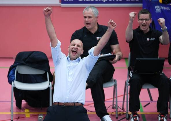 Volleyball 1. Bundesliga Saison 2016 2017 Playdown 26.03.2017 TV Rottenburg - Solingen Volleys JUBEL TV Rottenburg; Trainer Hans Peter Mueller - Angstenberger, Co-Trainer Oliver Heiming und Co-Trainer Karsten Haug (v.li.) 