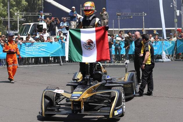 Formula E, Promotion Event mit Esteban Gutierrez in Mexiko-Stadt March 26, 2017 - Mexico - EUM20170326DEP06.JPG .CIUDAD DE MEXICO motor racing Motorsport Automovilismo-Formula E.- Aspectos del evento en el que el piloto mexicano Esteban Gutierrez condujo por primera vez el bolido que lo acompanara el resto de la temporada de la Formula E, en un recorrido organizado en el Paseo de la Reforma en la Ciudad de Mexico, este domingo 26 de marzo de 2017. Foto: Agencia EL UNIVERSAL AFBV Latin News - March 26, 2017  - ZUMAu78_ 20170326_zaf_u78_030 Copyright: xBerenicexFregosox