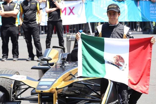 Formula E, Promotion Event mit Esteban Gutierrez in Mexiko-Stadt March 26, 2017 - Mexico - EUM20170326DEP08.JPG .CIUDAD DE MEXICO motor racing Motorsport Automovilismo-Formula E.- Aspectos del evento en el que el piloto mexicano Esteban Gutierrez condujo por primera vez el bolido que lo acompanara el resto de la temporada de la Formula E, en un recorrido organizado en el Paseo de la Reforma en la Ciudad de Mexico, este domingo 26 de marzo de 2017. Foto: Agencia EL UNIVERSAL AFBV Latin News - March 26, 2017  - ZUMAu78_ 20170326_zaf_u78_033 Copyright: xBerenicexFregosox