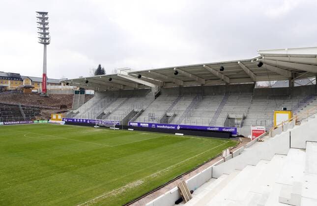 Fußball, Stadiongeschichte FC Erzgebirge Aue Aue, 24.03.2017, Erzgebirgsstadion, Fussball, FC Erzgebirge Aue , Stadionneubau , Im Bild, Blick auf die neue Westtribüne, Fantribüne. ,