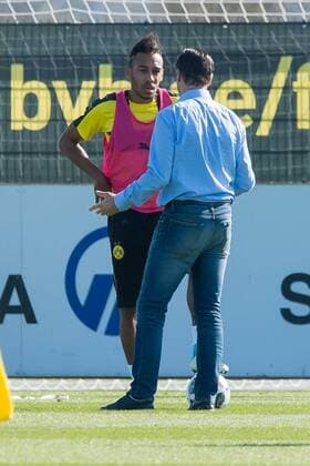 Dortmund, Germany 28.03.2017, Training BV Borussia Dortmund, BVB, Auba, Pierre-Emerick Aubameyang (BVB) und Sportdirektor Michael Zorc (BVB), sprechen, gestikulieren ( DeFodi001