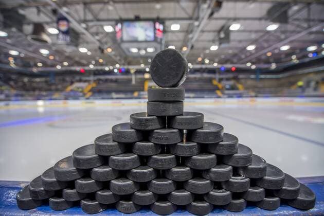 GER, DEL Playoff Halbfinale Spiel 3, EHC Red Bull Muenchen vs. Eisbaeren Berlin 28.03.2017, Olympia Eishalle, Muenchen, GER, DEL Playoff Halbfinale Spiel 3, EHC Red Bull Muenchen vs. Eisbaeren Berlin, im Bild feature gestapelte Pucks Foto © nordphoto Straubmeier nordphotox xStraubmeier