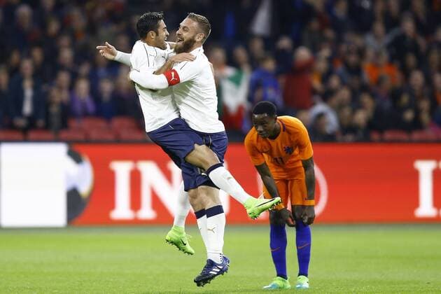 (l-r) Citadin Martins Eder of Italy scored, Daniele De Rossi of Italyduring the friendly match between Netherlands and Italy at the Amsterdam Arena on March 28, 2017 in Amsterdam, The Netherlands Netherlands v Italy Friendly match 2016 2017 xVIxxIVx 7445814