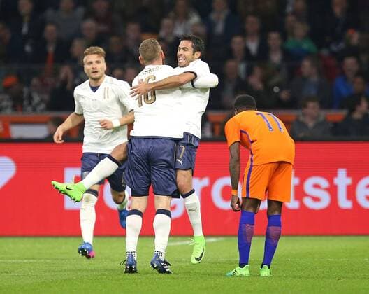 28.03.2017, Fussball Test-Länderspiel, Niederlande - Italien, in der Amsterdam-Arena Amsterdam (Niederlande). Jubel Italien zum Tor zum 1:1 , v.l. Ciro Immobile (Italien) , Daniele De Rossi (Italien) und Torschütze Eder Citadin Martins (Italien) , Quincy Promes (Niederlande) 