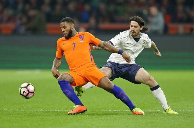 28.03.2017, Fussball Test-Länderspiel, Niederlande - Italien, in der Amsterdam-Arena Amsterdam (Niederlande). v.l. Jeremain Lens (Niederlande) gegen Alessio Romagnoli (Italien) 