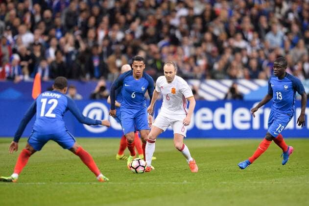 Fußball, Frankreich - Spanien 08 CORENTIN TOLISSO (fra) - 06 ANDRES INIESTA (esp) - 13 N GOLO KANTE (fra) FOOTBALL : France vs Espagne - Match Amical - 28 03 2017 AnthonyBIBARD FEP Panoramic 