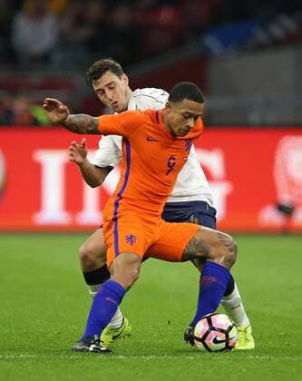28.03.2017, Fussball Test-Länderspiel, Niederlande - Italien, in der Amsterdam-Arena Amsterdam (Niederlande). v.l. Memphis Depay (Niederlande) gegen Matteo Darmian (Italien) 
