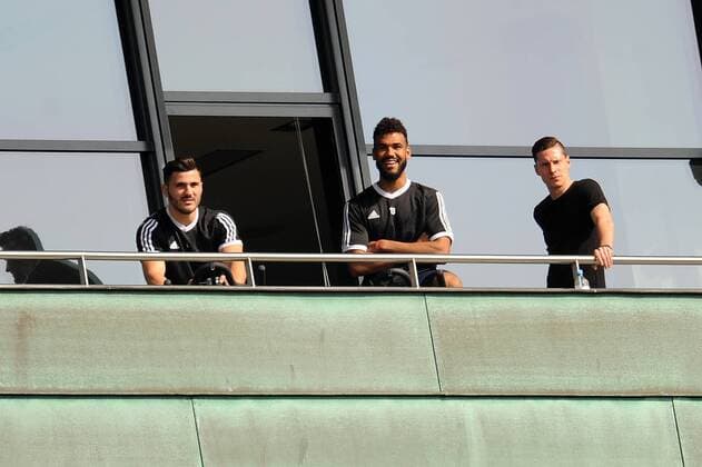 V.l.n.r. die Nationalspieler Sead Kolasinac und Eric Maxim Choupo-Moting ( beide Schalke 04 ) mit Extra Training, Julian Draxler ( Paris ) schaut als Gast und Ex-Schalker gut gelaunt zu. 28.03.2017 --- Fussball --- 1. Bundesliga --- Schalke 04 Training Gelsenkirchen Copyright: xThienelx Eibner-Pressefotox EP_ttl