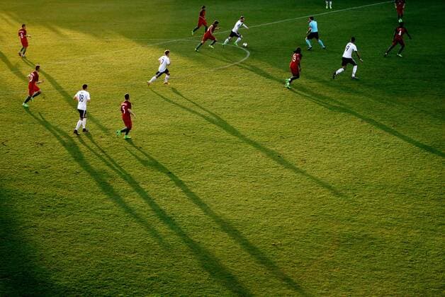 Stuttgart , Fußball U 21 Länderspiel Deutschland vs. Portugal , Übersicht Schatten