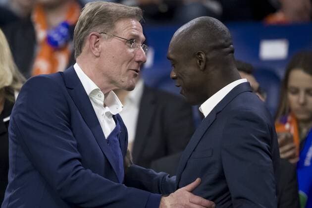 28.03.2017, Amsterdam Arena, Amsterdam, NED, Testspiel, Niederlande vs Italien, im Bild Hans van Breukelen, technical director of the Dutch FA (L), Clarence Seedorf (R) Hans van Breukelen, technical director of the Dutch FA (L), Clarence Seedorf (R) during the International Friendly Länderspiel Football Match between Netherlands and Italy at the Amsterdam Arena in Amsterdam, Netherlands on 2017 03 28. Amsterdam EP_fil