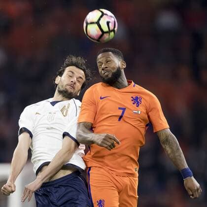 28.03.2017, Amsterdam Arena, Amsterdam, NED, Testspiel, Niederlande vs Italien, im Bild Jeremain Lens of Netherlands (R), Marco Parolo of Italy (L) Jeremain Lens of Netherlands (R), Marco Parolo of Italy (L) during the International Friendly Länderspiel Football Match between Netherlands and Italy at the Amsterdam Arena in Amsterdam, Netherlands on 2017 03 28. Amsterdam  EP_fil  