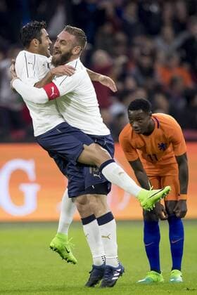 28.03.2017, Amsterdam Arena, Amsterdam, NED, Testspiel, Niederlande vs Italien, im Bild Citadin Martins Eder of Italy (L) has scored 1-1, Daniele De Rossi of Italy (M), Quincy Promes of Netherlands (R) Citadin Martins Eder of Italy (L) has scored 1-1, Daniele De Rossi of Italy (M), Quincy Promes of Netherlands (R) during the International Friendly Länderspiel Football Match between Netherlands and Italy at the Amsterdam Arena in Amsterdam, Netherlands on 2017 03 28. Amsterdam EP_fil