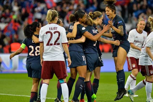 Torjubel von Paris Saint-Germain, Enttäuschung beim FC Bayern, Verena Faisst (FC Bayern Muenchen) Paris, Frankreich, 29.03.2017, Fussball, UEFA Women s Champions League, Paris Saint-Germain - FC Bayern Muenchen, xklx