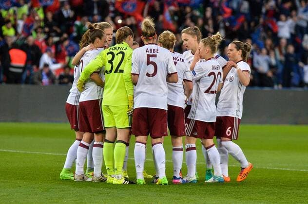 Enttäuschung bei FC Bayern Frauen nach dem 2:0 von Paris Saint-Germain, Kreis bilden, Besprechung Paris, Frankreich, 29.03.2017, Fussball, UEFA Women s Champions League, Paris Saint-Germain - FC Bayern Muenchen, xklx