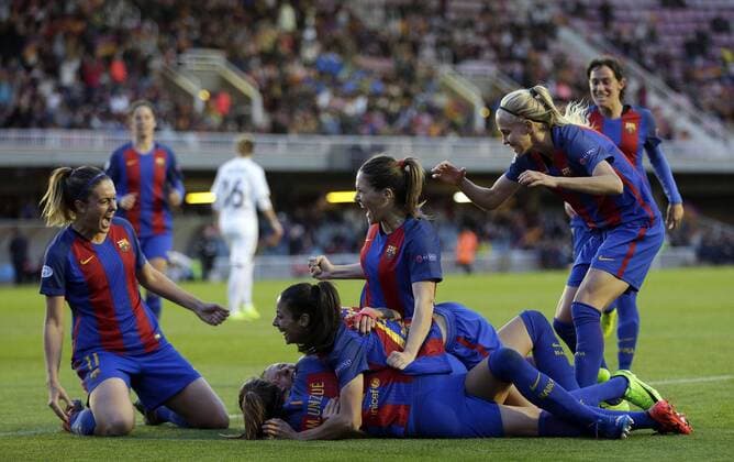 Fußball, Damen, CL, FC Rosengard - FC Barcelona FC Barcelona Barca s players jubilate the goal scored by Jennifer Hermoso against FC Rosengard during the Champions League quarters final second leg match played at Mini Estadi stadium of Barcelona, Catalonoa, Spain on 29 March 2017. FC BARCELONA VS FC ROSENGARD !ACHTUNG: NUR REDAKTIONELLE NUTZUNG!  Copyright: xAlbertoxEstevezx 20170329-636264164312880439