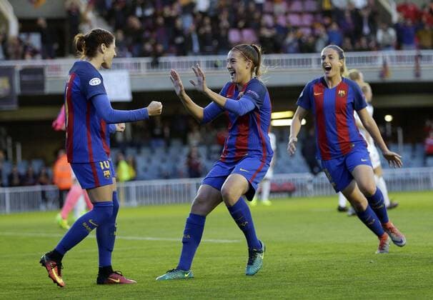 Fußball, Damen, CL, FC Rosengard - FC Barcelona FC Barcelona Barca s players Vicky Losada (L), Patricia Guijarro (C) and Alexia Putellas (R) jubilate the goal scored by Jennifer Hermoso against FC Rosengard during the Champions League quarters final second leg match played at Mini Estadi stadium of Barcelona, Catalonoa, Spain on 29 March 2017. FC BARCELONA VS FC ROSENGARD !ACHTUNG: NUR REDAKTIONELLE NUTZUNG!  Copyright: xAlbertoxEstevezx 20170329-636264165003795581
