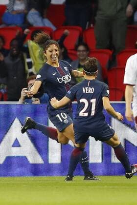 joie Rozeira Cristiane (PSG) avec Veronica Boquete (PSG) FOOTBALL : Paris Saint Germain vs Bayern Munich - Ligue des Champions - 29 03 2017 GwendolineLeGoff Panoramic 