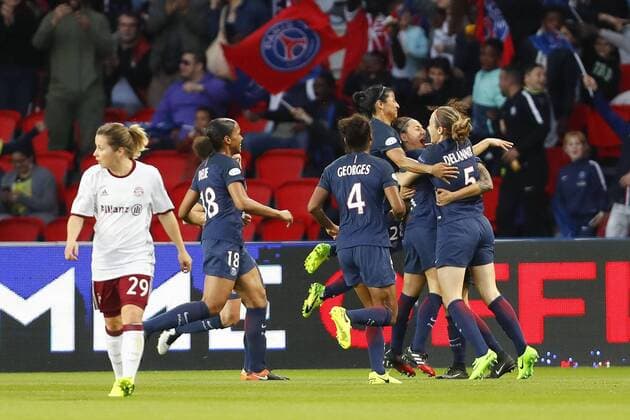joie Rozeira Cristiane (PSG) avec equipe FOOTBALL : Paris Saint Germain vs Bayern Munich - Ligue des Champions - 29 03 2017 GwendolineLeGoff Panoramic 
