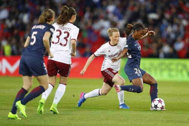 Grace Onema Geyoro (PSG) vs Melanie Behringer (Bayern Munich) FOOTBALL : Paris Saint Germain vs Bayern Munich - Ligue des Champions - 29 03 2017 GwendolineLeGoff Panoramic 