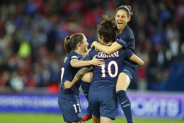 joie Rozeira Cristiane (PSG) avec Veronica Boquete (PSG) et Eve Perisset (PSG) FOOTBALL : Paris Saint Germain vs Bayern Munich - Ligue des Champions - 29 03 2017 GwendolineLeGoff Panoramic 