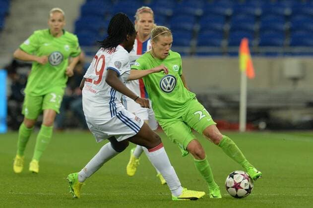 Gridge M Block Bathy (lyon) vs Lara Dickenmann (wolfsburg) SOCCER : Olympique Lyon vs VfL Wolfsburg - Champions League - Damen Frauenfussball - Viertelfinale - 29 03 2017 FredericChambert Panoramic 