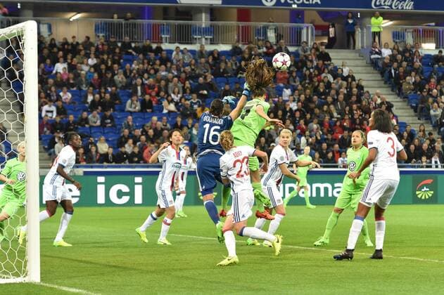 Sarah Bouhaddi (lyon) vs Sara Bjork Gunnarsdottir (wolfsburg) SOCCER : Olympique Lyon vs VfL Wolfsburg - Champions League - Damen Frauenfussball - Viertelfinale - 29 03 2017 FredericChambert Panoramic 