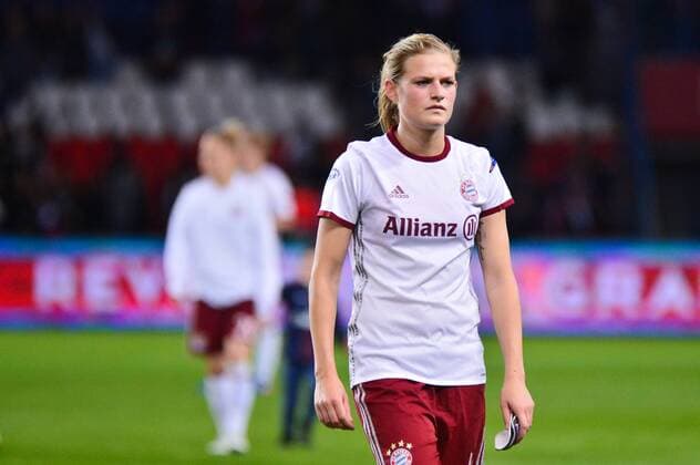 Carina Wenninger (FC Bayern Muenchen) etnttäuscht, traurig Paris, Frankreich, 29.03.2017, Fussball, UEFA Women s Champions League, Paris Saint-Germain - FC Bayern Muenchen, xKLx