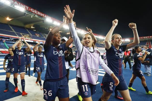 joie Grace Onema Geyoro (PSG) Anissa Lahmar (PSG) avec Sabrina Delannoy (PSG) FOOTBALL : Paris Saint Germain vs Bayern Munich - Ligue des Champions - 29 03 2017 GwendolineLeGoff Panoramic 