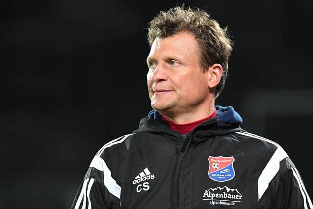 Trainer Claus Schromm (Unterhaching) enttäuscht schauend, Enttäuschung, Frustration, disappointed, pessimistisch Porträt, Portrait, Einzelbild, Aktion, Action, Fussball, BFV Verbandspokal, SV Wacker Burghausen - SpVgg Unterhaching, xslx