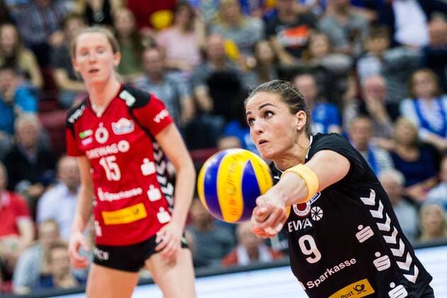 Annahme Myrthe Matilde Schoot (9 DSC); 1. Volleyball Bundesliga Play-Off Halbfinale: Allianz MTV Stuttgart vs Dresdner SC, SCHARRena, Stuttgart Germany, 20170401; Stuttgart Copyright: xWuechner Eibner-Pressefotox EP_NWR