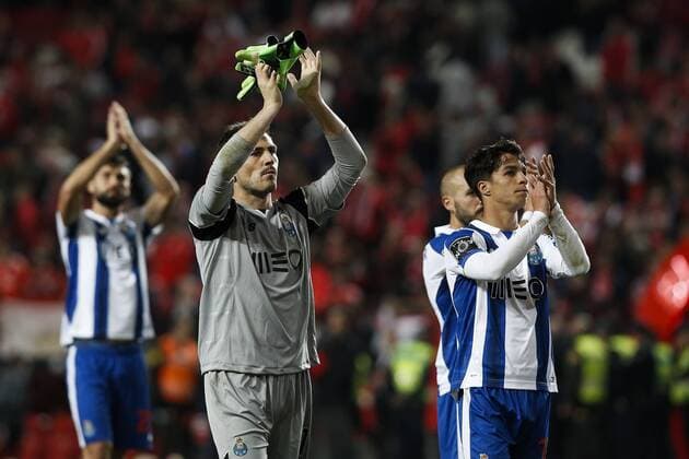 April 1, 2017 - Lisbon, Portugal - Porto s goalkeeper Iker Casillas (L) and Porto s midfielder Oliver Torres (R) applaud the supporters at the end of . Premier League 2016 17 match between SL Benfica vs FC Porto, in Lisbon, on April 1, 2017. SL Benfica v FC Porto - Primeira Liga  - ZUMAn230 20170401_zaa_n230_377 Copyright: xCarlosxPalmax