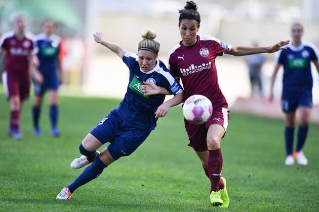 intensiver Zweikampf Svenja Huth (Turbine Potsdam) (9) mit Sara Doorsoun (SGS Essen) (23), Fussball, Allianz Frauen-Bundesliga, SGS Essen - Turbine Potsdam, xmkx