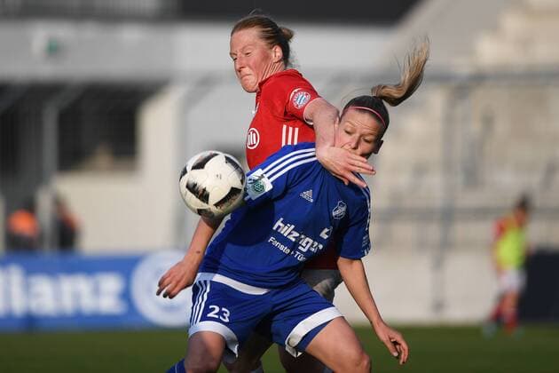 v.li.: Melanie Behringer (FC Bayern München, FCB, 7) Isabelle Meyer (Sand, 23) im Zweikampf, Duell, duel, tackle, Dynamik, Action, Aktion, Fussball,Allianz Frauen-Bundesliga, FC Bayern München - SC Sand, xslx