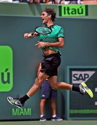 Bilder des Tages - SPORT April 2, 2017 - Key Biscayne, FL, USA - Roger Federer jumps for joy after winning the men s final at the Miami Open against Rafael Nadal on Sunday, April 2, 2017 at the Crandon Park Tennis Center in Key Biscayne, Fla. Miami Open men s final - ZUMAm67_ 20170402_zaf_m67_010 Copyright: xPatrickxFarrellx