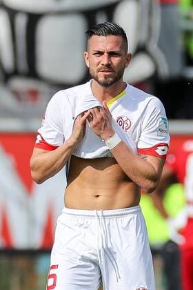 Ingolstadt, Deutschland, 02.04.2017, Bundesliga 26. Spieltag, FC Ingolstadt 04 - 1. FSV Mainz 05, Danny Latza (M05) guckt ( DeFodi507