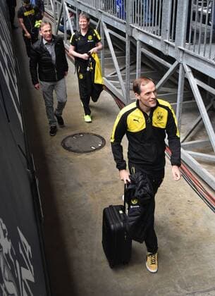 01.04.2017, Fussball GER, 1. Bundesliga Saison 2016 2017, 26. Spieltag, FC Schalke 04 - Borussia Dortmund 1:1, Trainer Thomas Tuchel (Borussia Dortmund), hinten links Geschaeftsfuehrer Hans-Joachim Watzke, Hans Joachim Watzke, (Borussia Dortmund)