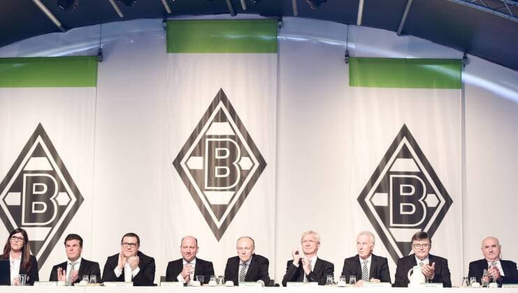 Bilder des Tages - SPORT Gladbach, Germany 03.04.2017, JHV, Jahreshauptversammlung Borussia Mönchengladbach, Gabriele Onkelbach, Dieter Hecking, Max Eberl, Stephan Schippers, Rolf Konigs, Siegfried Solle, Rainer Bonhof, Hans Meyer, Prof.Dr. Reiner Körfer ( DeFodi520